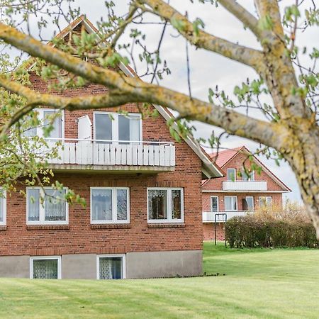Straendhus Bed&Breakfast Hasselberg  Bagian luar foto