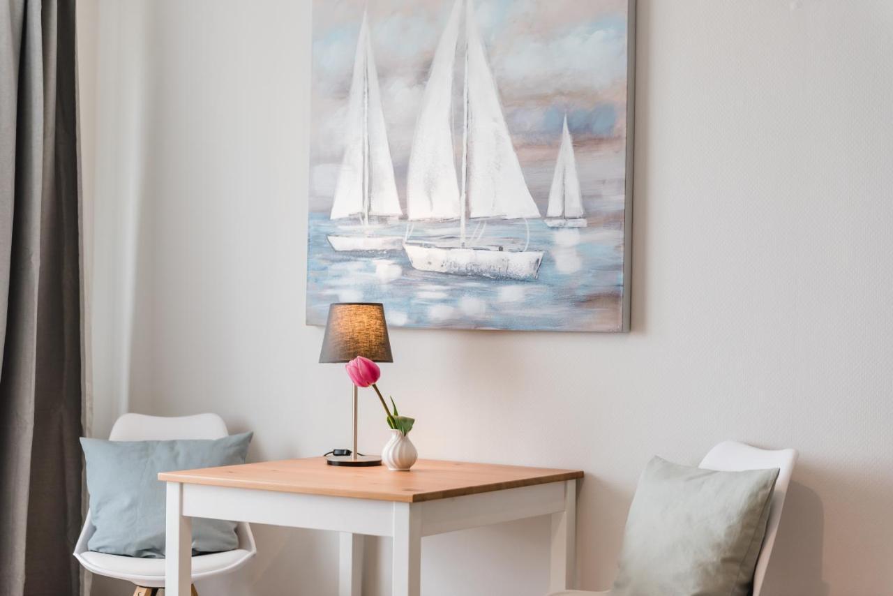 Straendhus Bed&Breakfast Hasselberg  Bagian luar foto