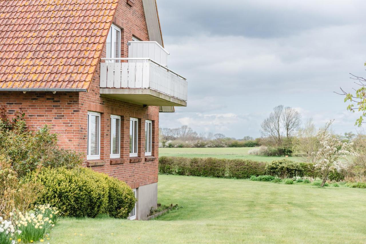 Straendhus Bed&Breakfast Hasselberg  Bagian luar foto