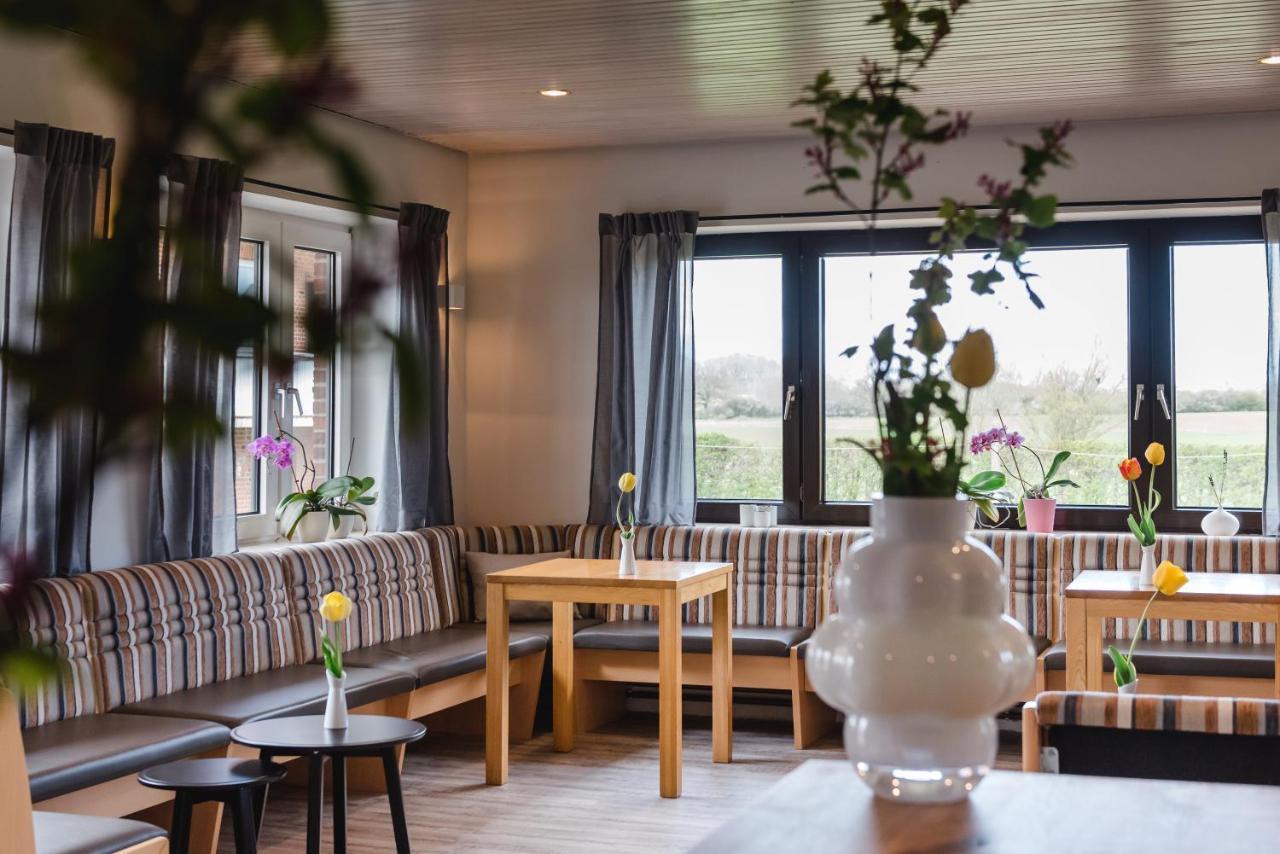 Straendhus Bed&Breakfast Hasselberg  Bagian luar foto