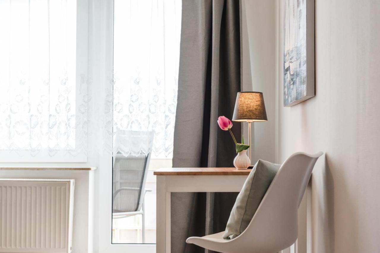 Straendhus Bed&Breakfast Hasselberg  Bagian luar foto