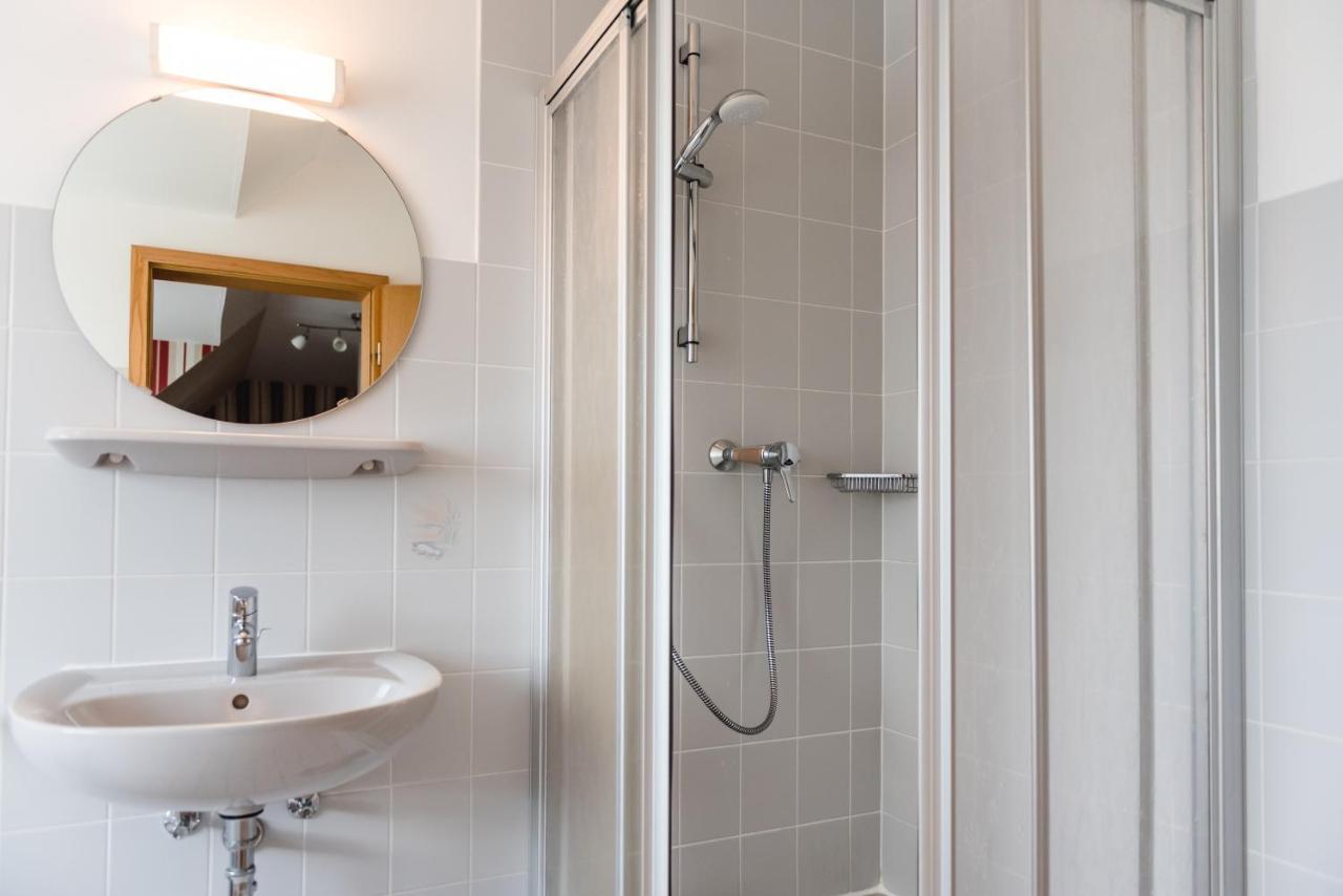 Straendhus Bed&Breakfast Hasselberg  Bagian luar foto