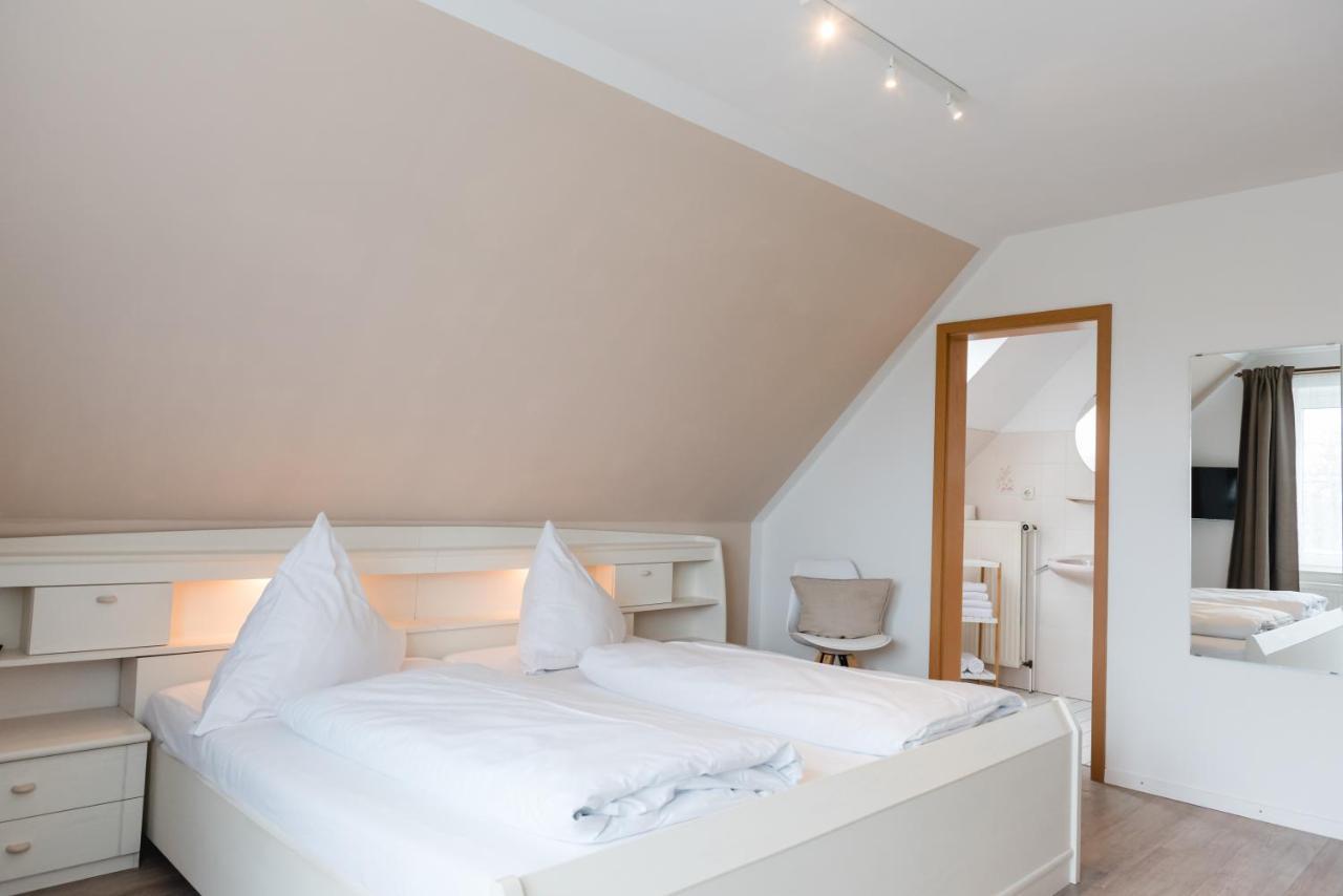 Straendhus Bed&Breakfast Hasselberg  Bagian luar foto