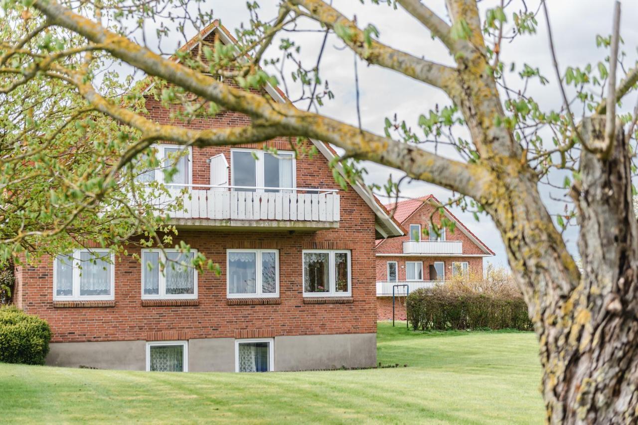 Straendhus Bed&Breakfast Hasselberg  Bagian luar foto